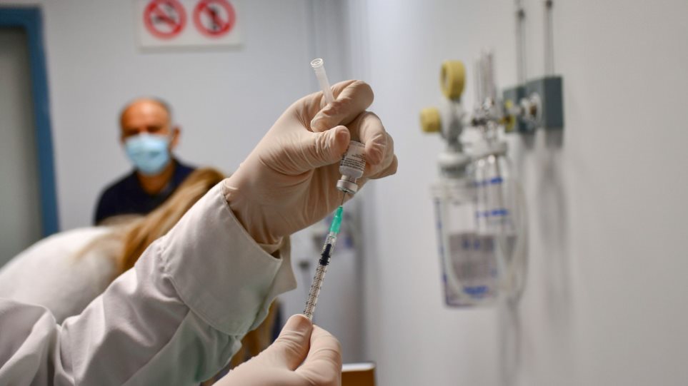 Κορωνοϊός: Ενθαρρυντική μελέτη του ΕΚΠΑ για τα εμβόλια – Τι δείχνει για τις παρενέργειες και την ανοσία
