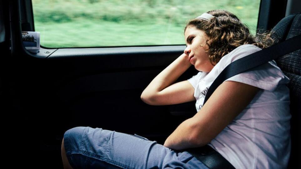 Κίνδυνος θερμοπληξίας για τα παιδιά στο αυτοκίνητο: Το σώμα τους υπερθερμαίνεται έως και 5 φορές πιο γρήγορα από των ενηλίκων