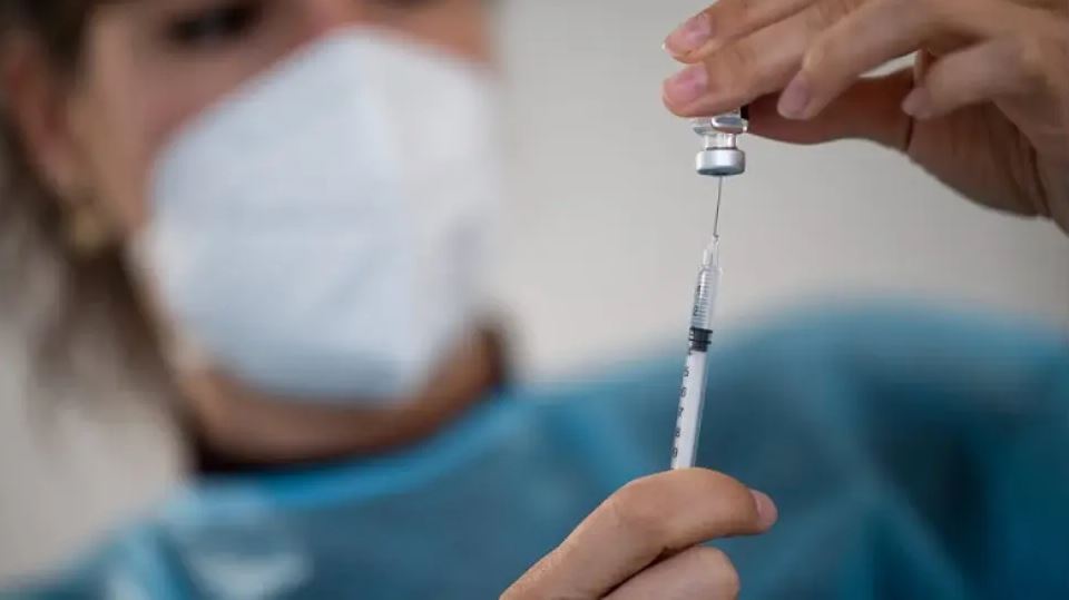 Κορωνοϊός: Ποιοι είναι υποψήφιοι να κάνουν τρίτη δόση του εμβολίου