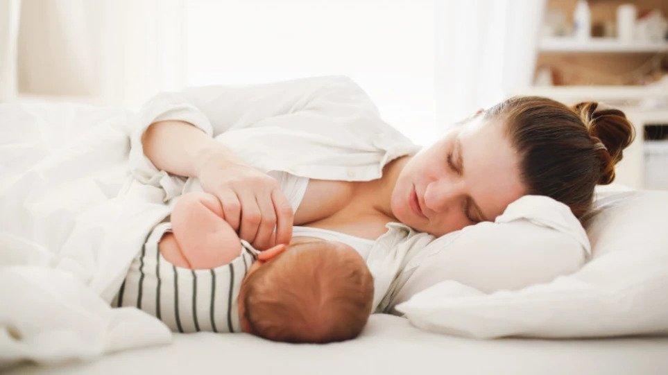 Κορωνοϊός: Πώς το μητρικό γάλα «μπλοκάρει» τη λοίμωξη – Αντισώματα ακόμα και 10 μήνες μετά